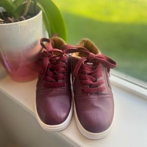 Boys Heelys Burgundy Leather size 13c